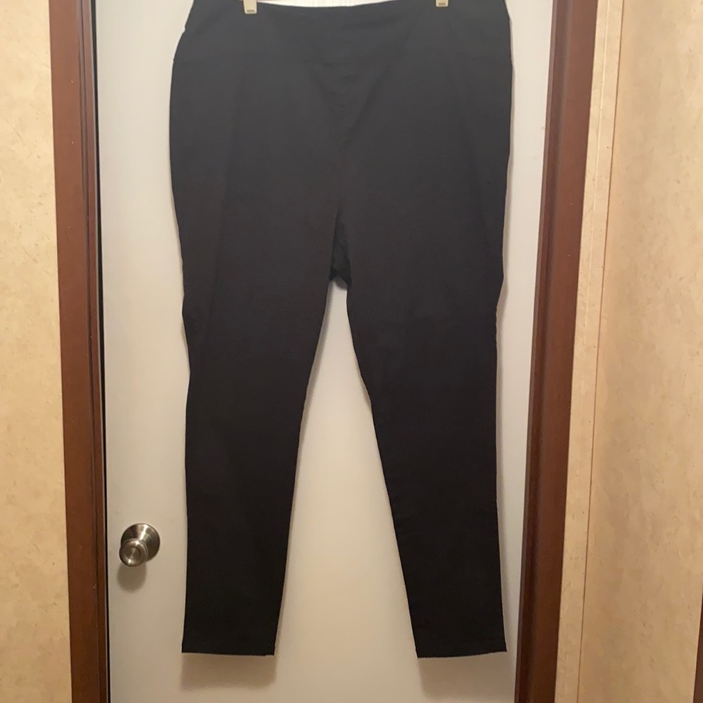 Pull-on jeggings. Straight legged